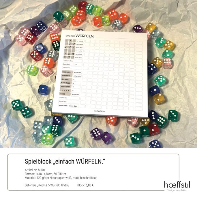 Ein Spielblock mit einem Würfelspiel und bunten Würfeln rundherum.